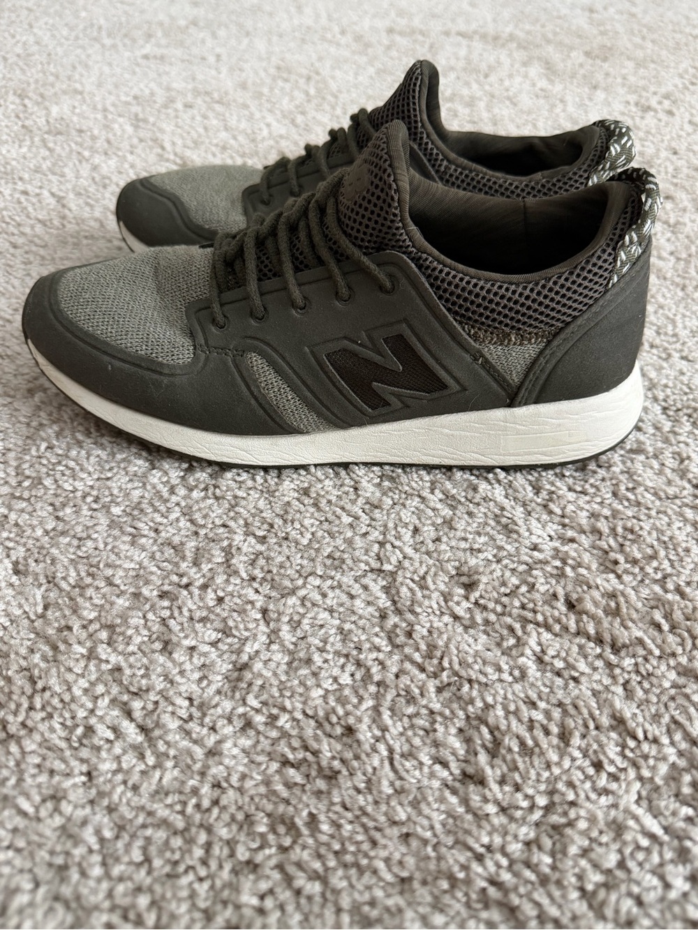 New Balance WRL420SR Green Suede Mesh Sneakers Women’s Size 8 Retro Running